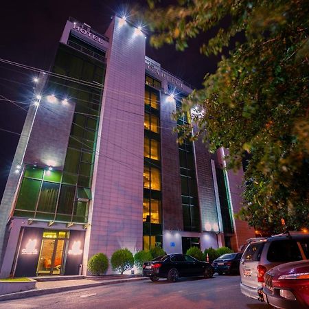 Capitol Hotel By Umbrella Tbilisi Buitenkant foto