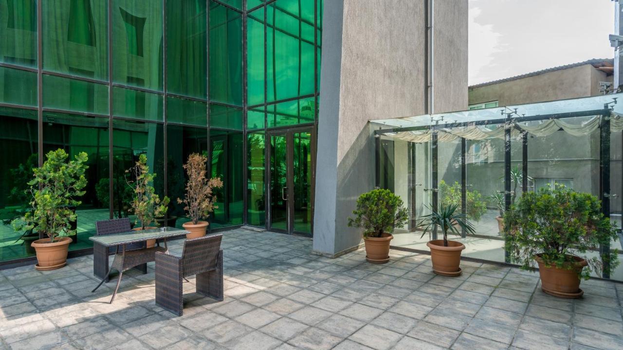 Capitol Hotel By Umbrella Tbilisi Buitenkant foto