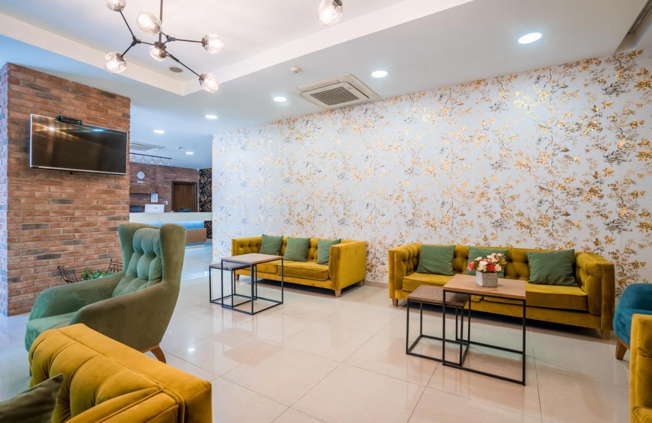 Capitol Hotel By Umbrella Tbilisi Buitenkant foto