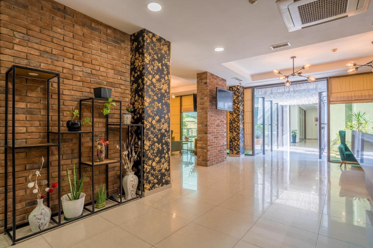 Capitol Hotel By Umbrella Tbilisi Buitenkant foto