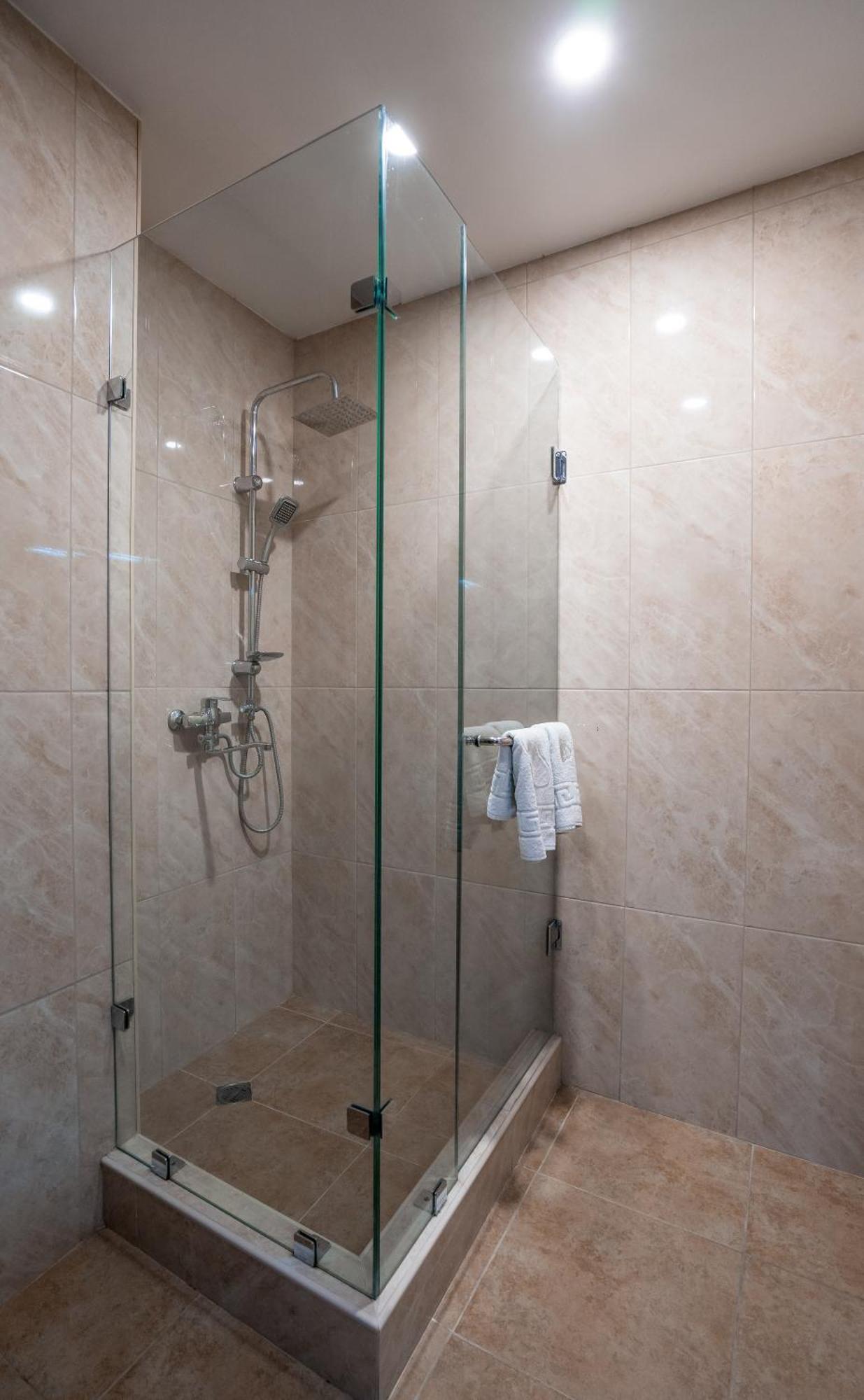 Capitol Hotel By Umbrella Tbilisi Buitenkant foto